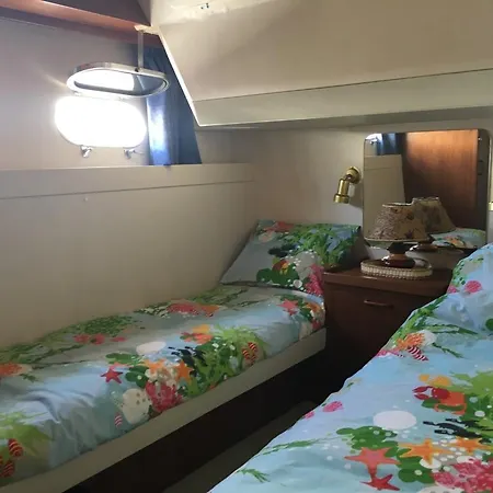 Båthotell Yate En Tenerife Radazul